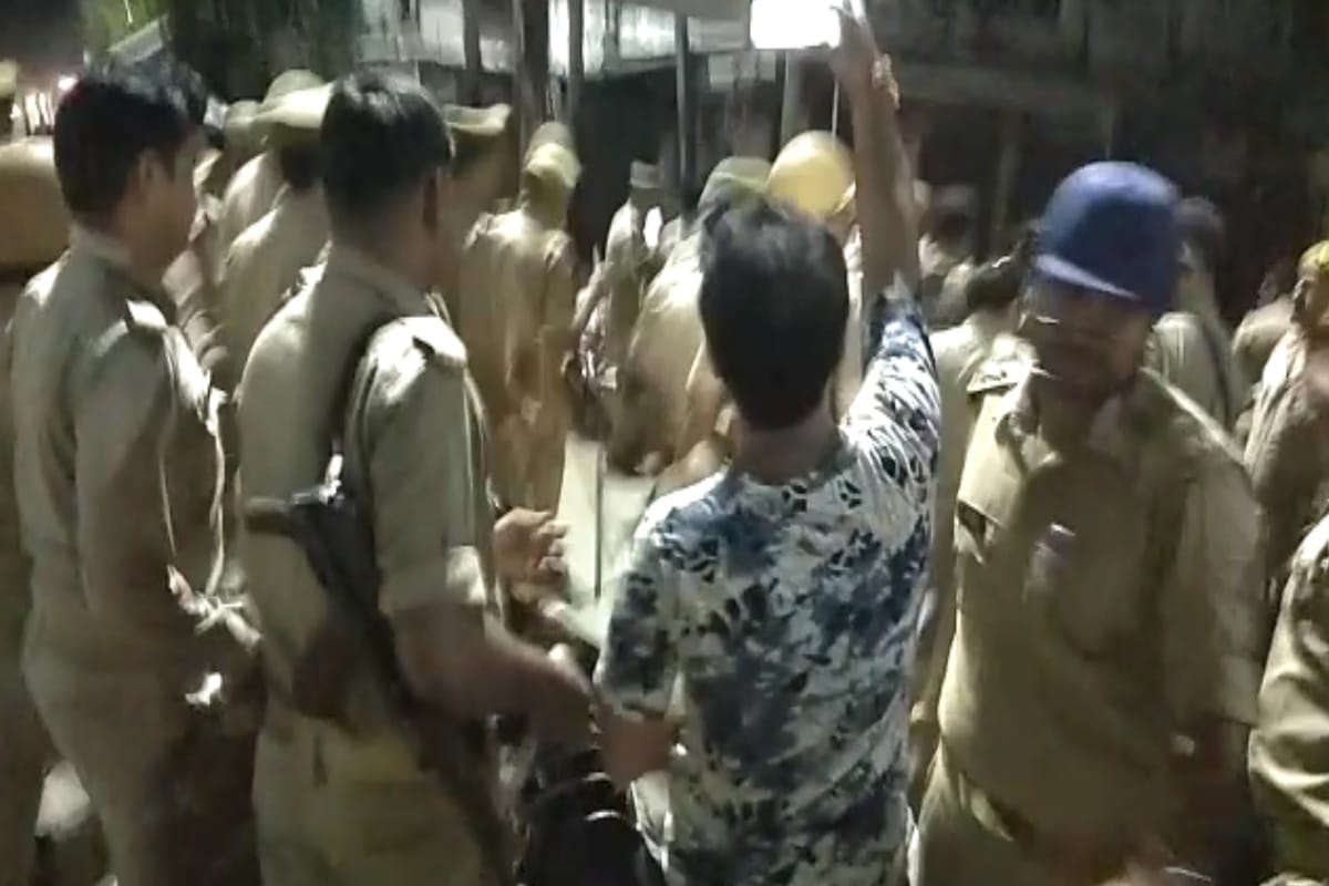 Attack on Meerut police when it Dabish in lavad town, Meerut