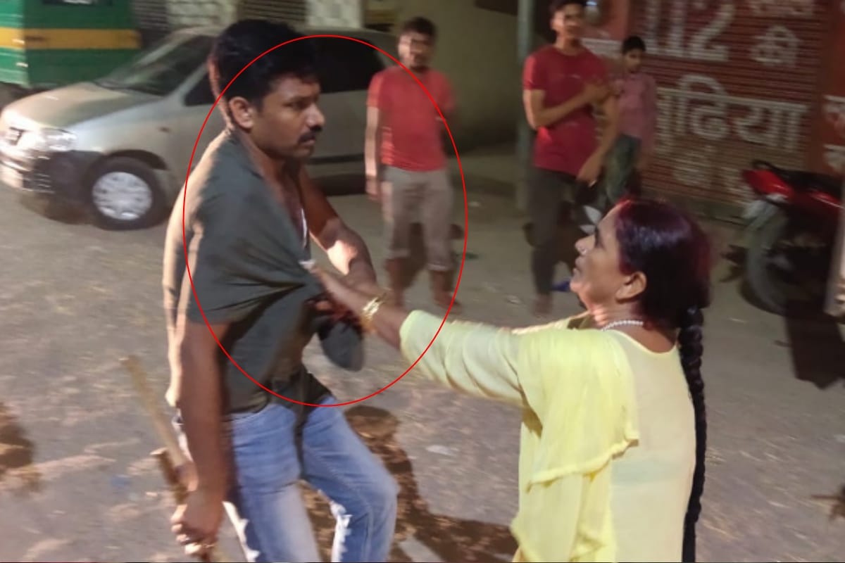 Attack on Meerut police when it Dabish in lavad town, Meerut