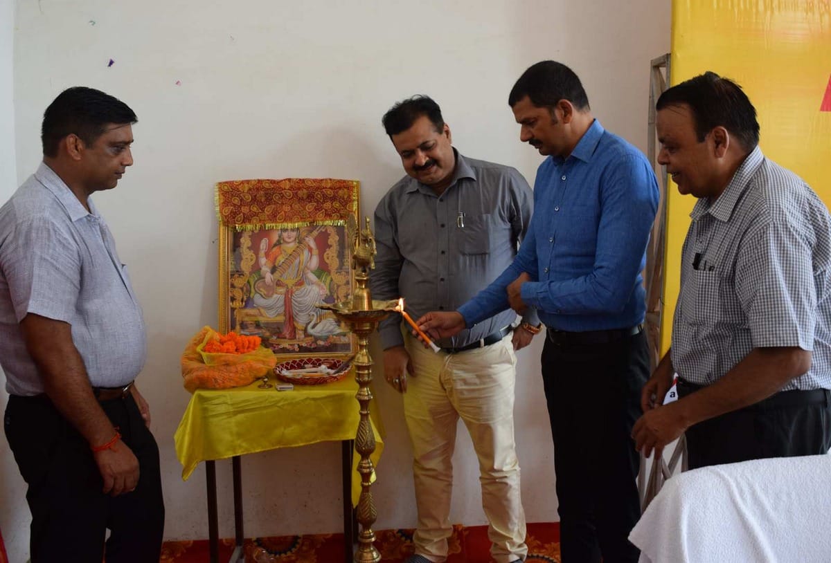 amar ujala murari lal maheshwari debate competition on one nation one election in mirzapur