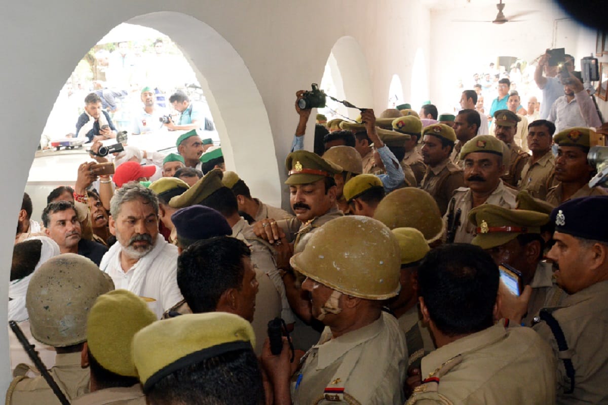 Bhakyu leader rakesh tikait protest at DM office with students in Muzaffarnagar