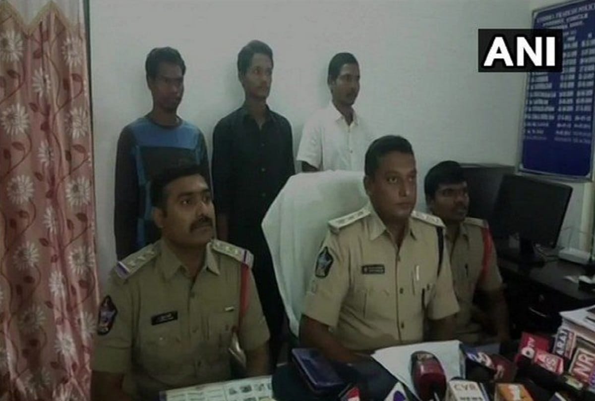Visakhapatnam: three naxals surrender before police