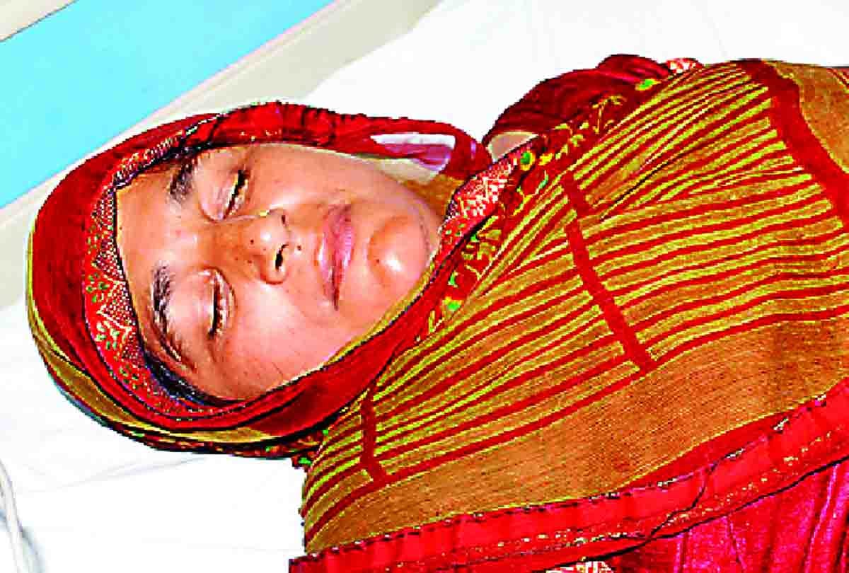 12 people scorched due to current in etawah