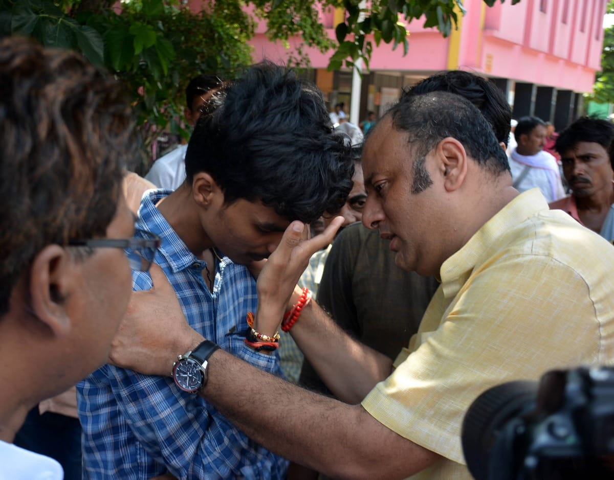 pwd contractor awadhesh was in depression since power theft case was filed in varanasi