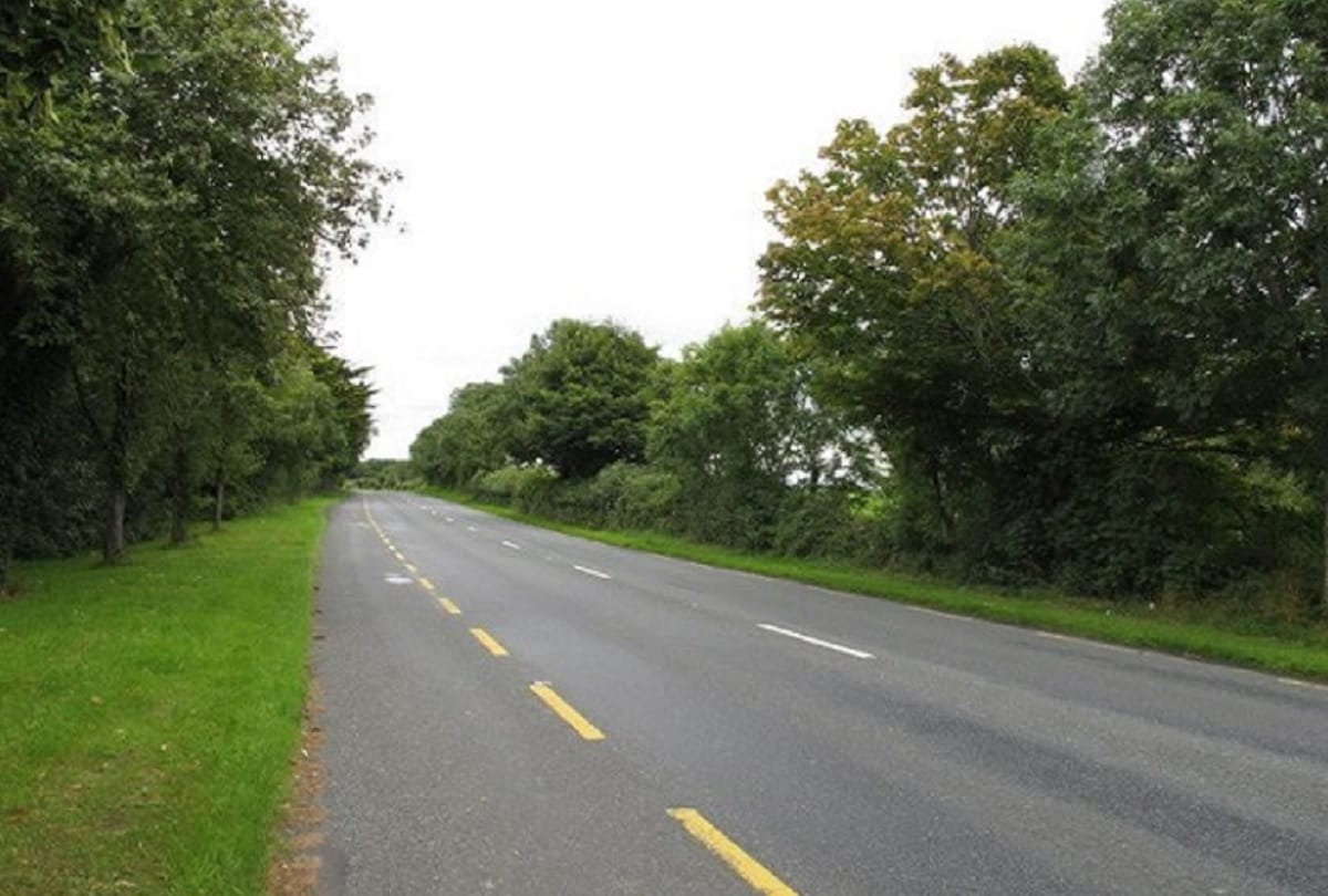 know about road markings difference between yellow lines and white lines road