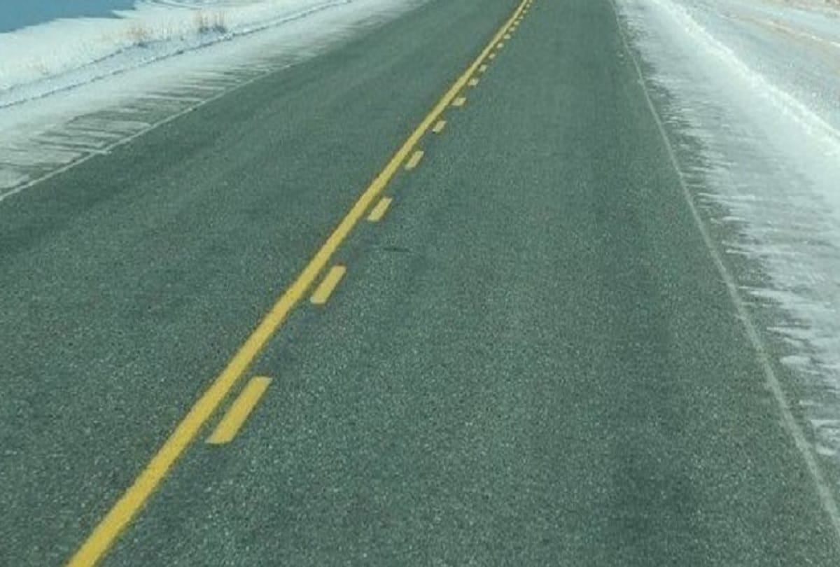 know about road markings difference between yellow lines and white lines road