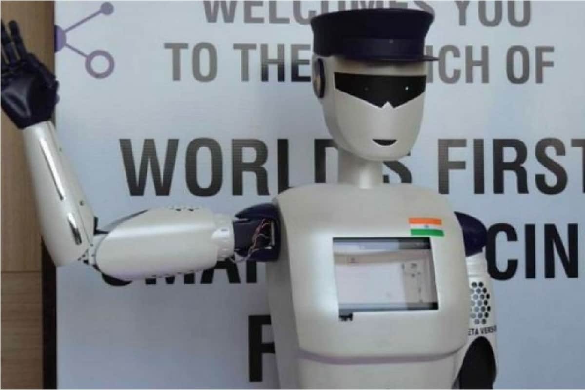 robot counting notes