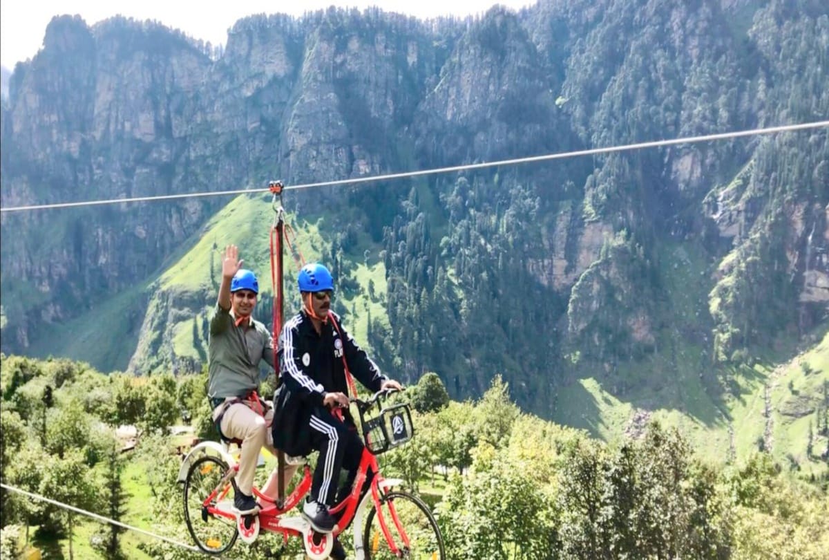 adventure of sky cycle on the country's highest track in manali himachal