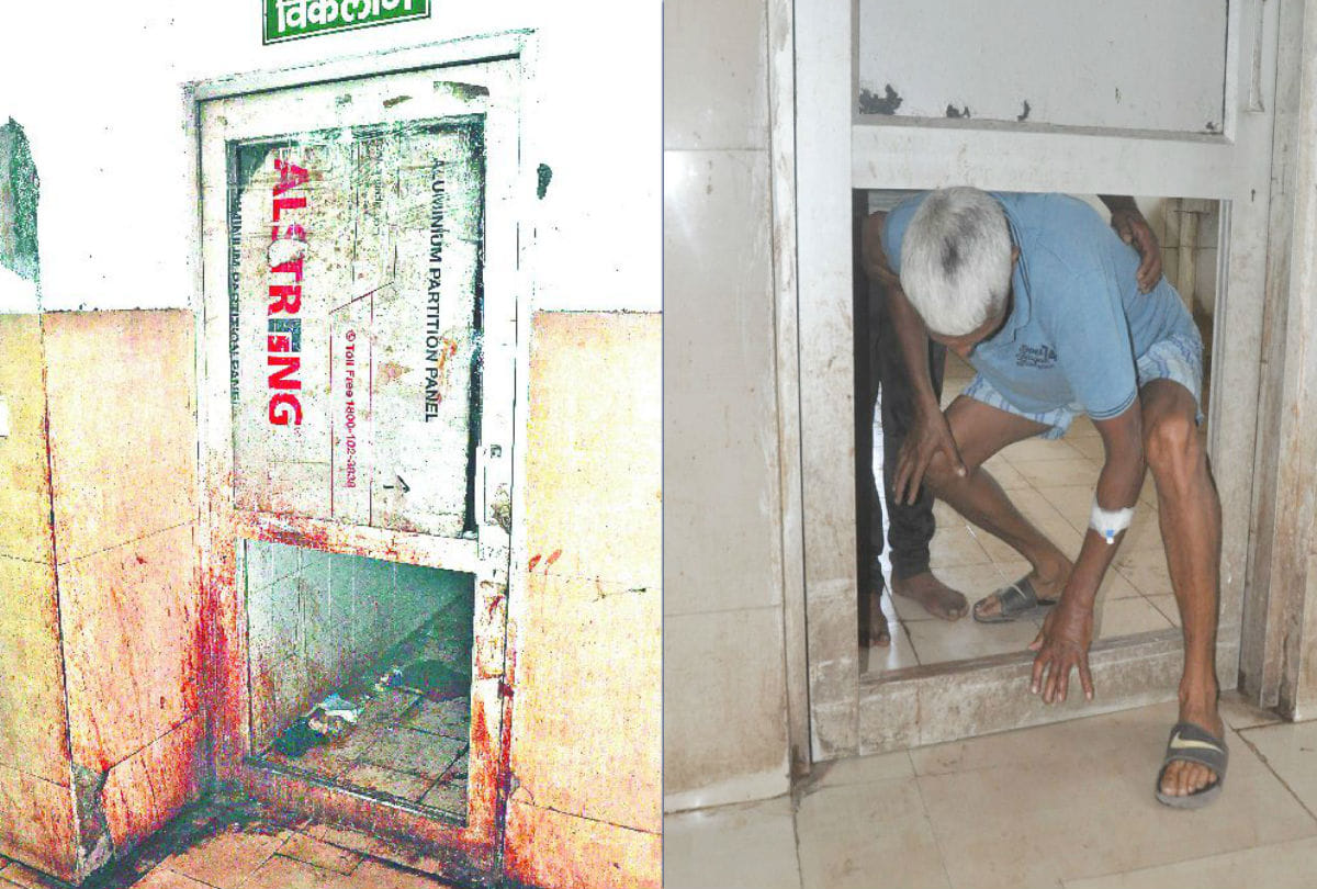 gate closed of toilets for Disabled Person in Sn medical college agra