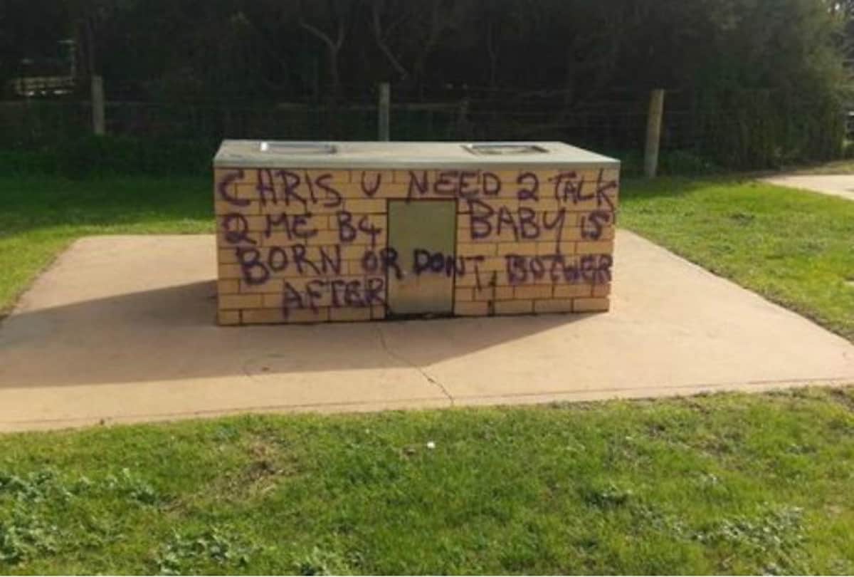 girlfriend begging to her boyfriend for meeting in australia