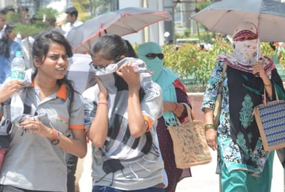 UP Weather Update, Life affected by Scorching heat and heat wave, feel 45 degree heat