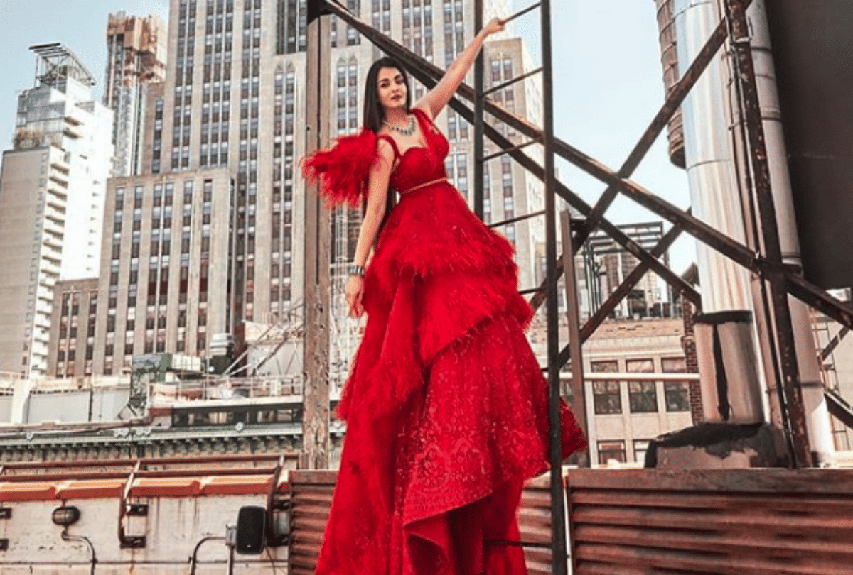 aishwarya rai bachchan red gown with a floor sweeping here user reaction
