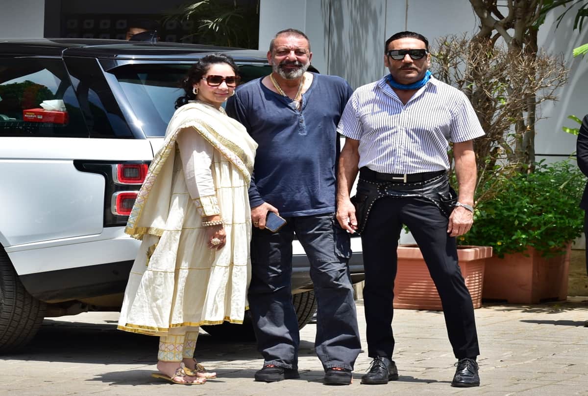 Bollywood celebs Spotted ananya disha kriti nia riteish genelia shahrukh shanaya sonam Sunny varun