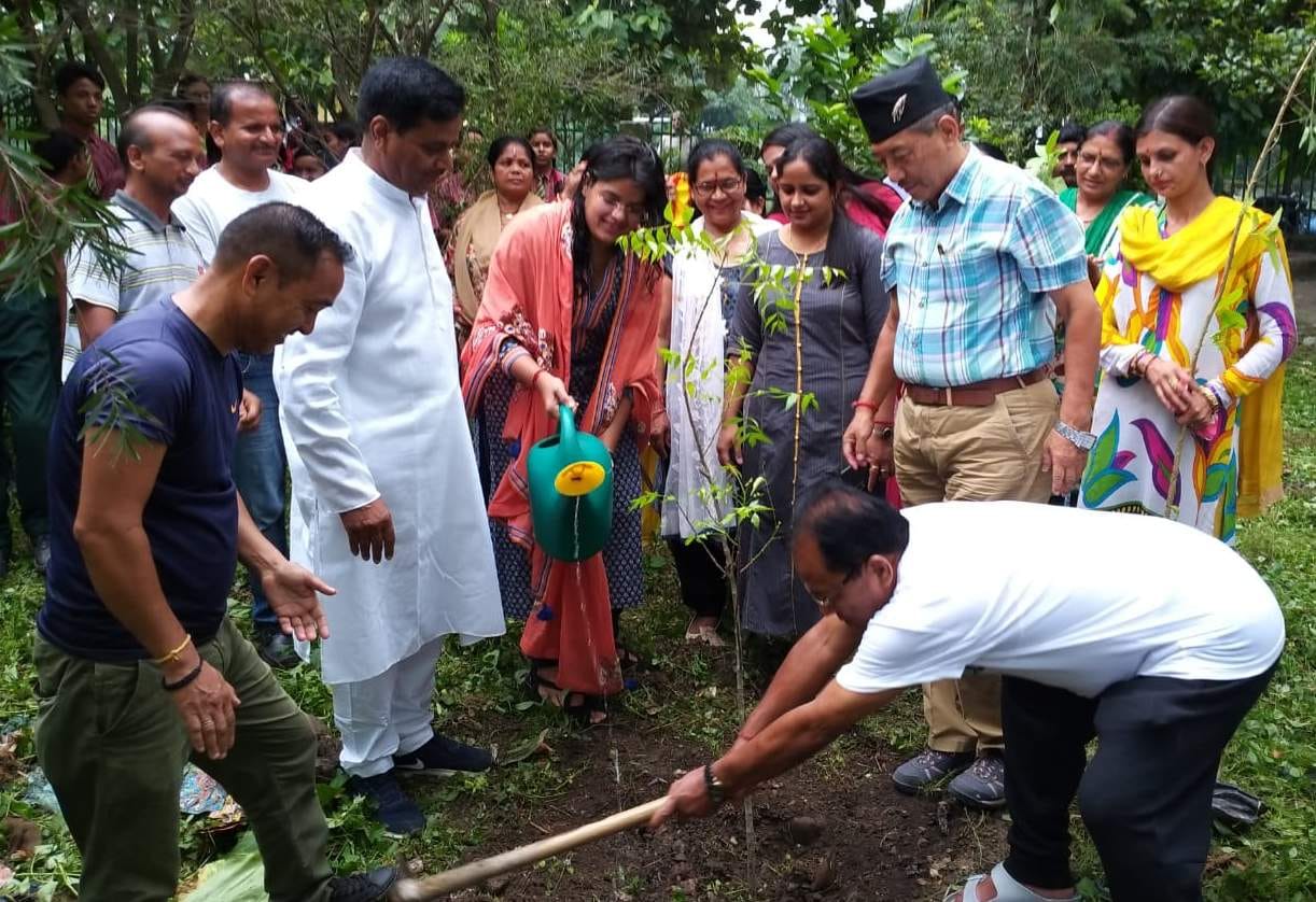 Garhi Cantt CEO administered pledge to protect plants