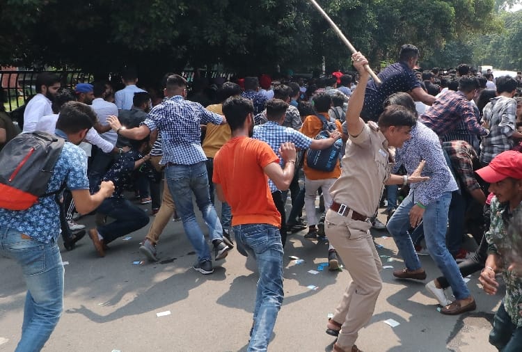 After Nomination Students Created Ruckus Outside DAV College