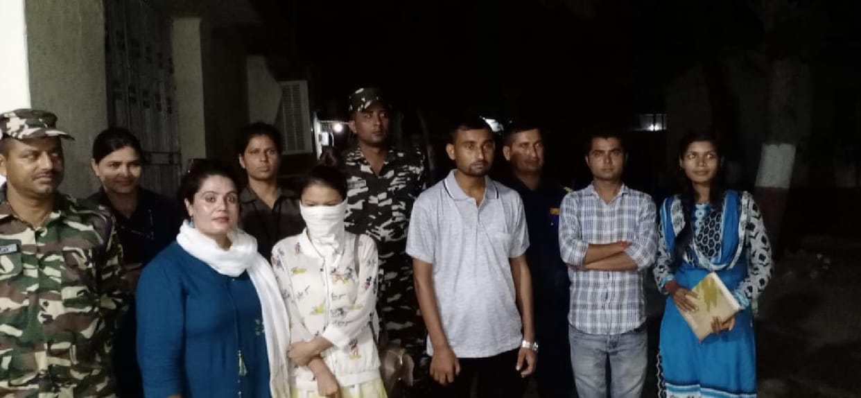 Smuggler arrested with a teenager