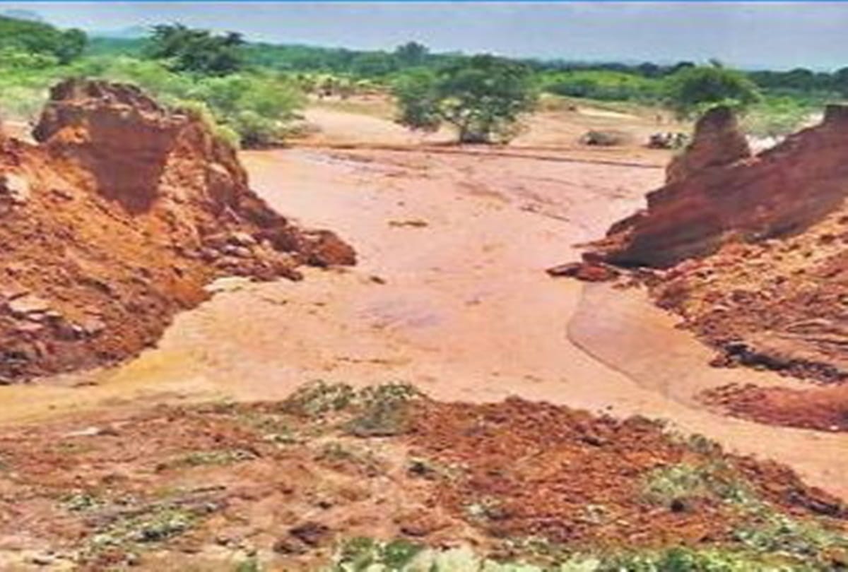 Jharkhand konar canal shattering within 24 hours of inauguration by CM Raghubar Das