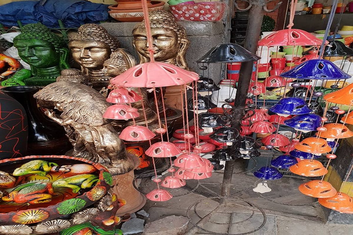 hauz rani market, an unexplored place of pottery market in new delhi