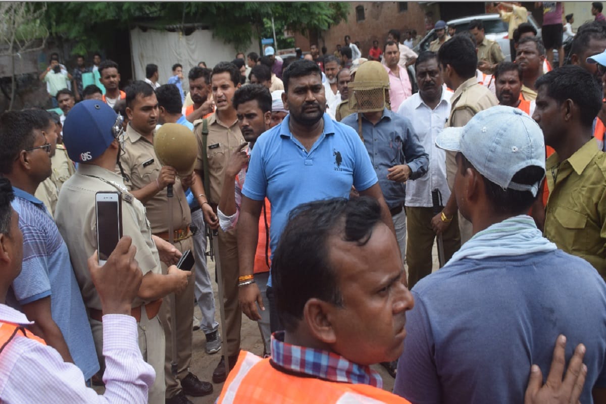 Case registered against many peoples after attack on Cantt Board Team in Meerut