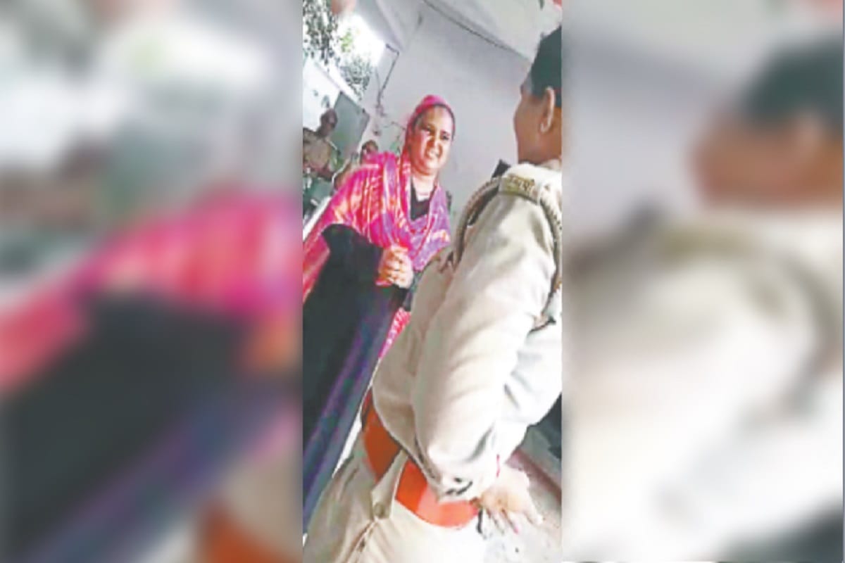 Amar Ujala sting: woman inspector is taking bribe for case solve at Meerut city