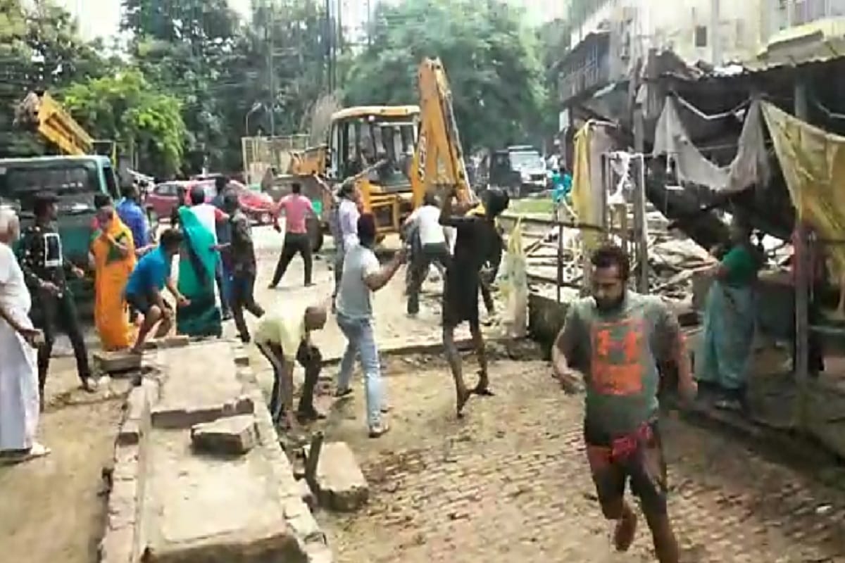 Peoples has throwing stones on cantt board team after action on High Court Order in Meerut