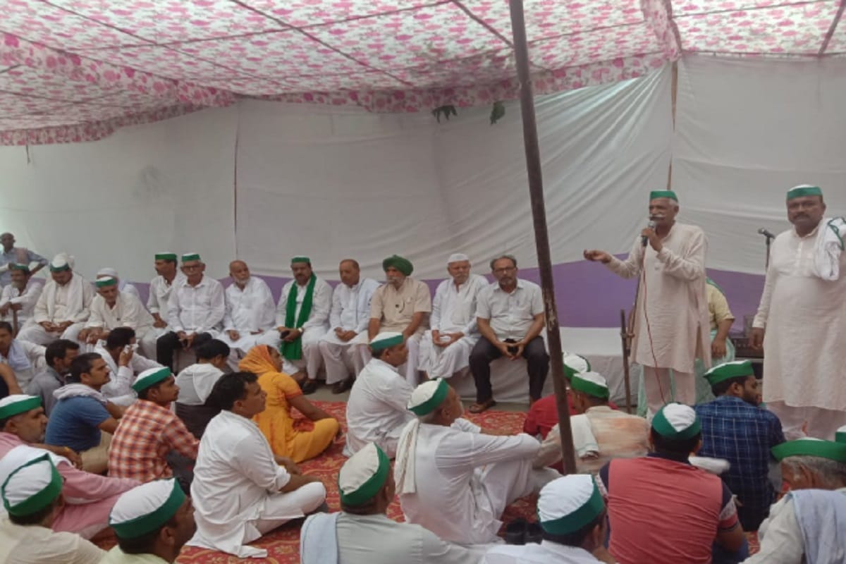 Bakiyu leader Rakesh Tikait indefinite protest is continue at DM office in Muzaffarnagar city