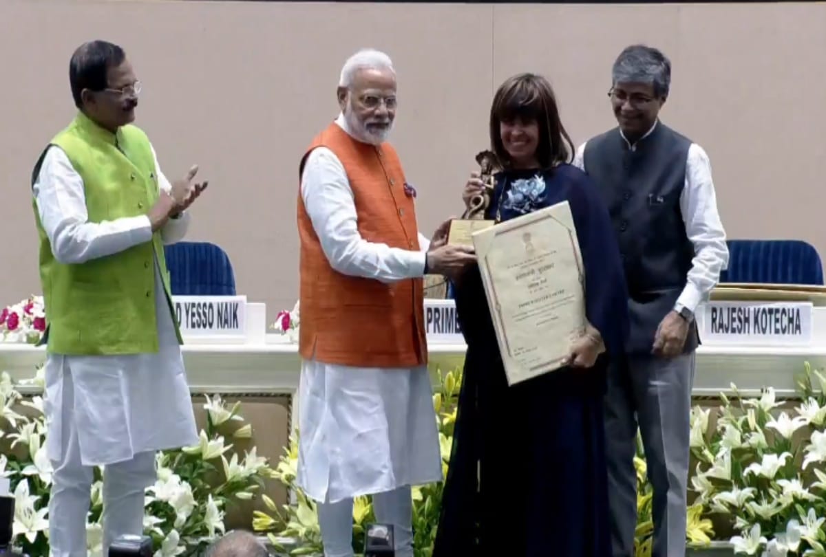 PM modi said that need to connect ancient knowledge of treatment of serious diseases with modernity