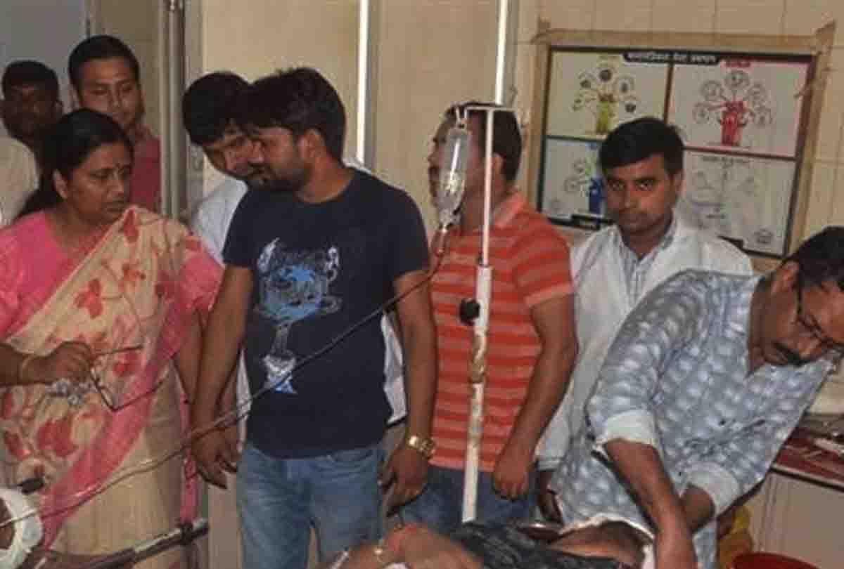 state minister nilima katiyar take injured people to hospital