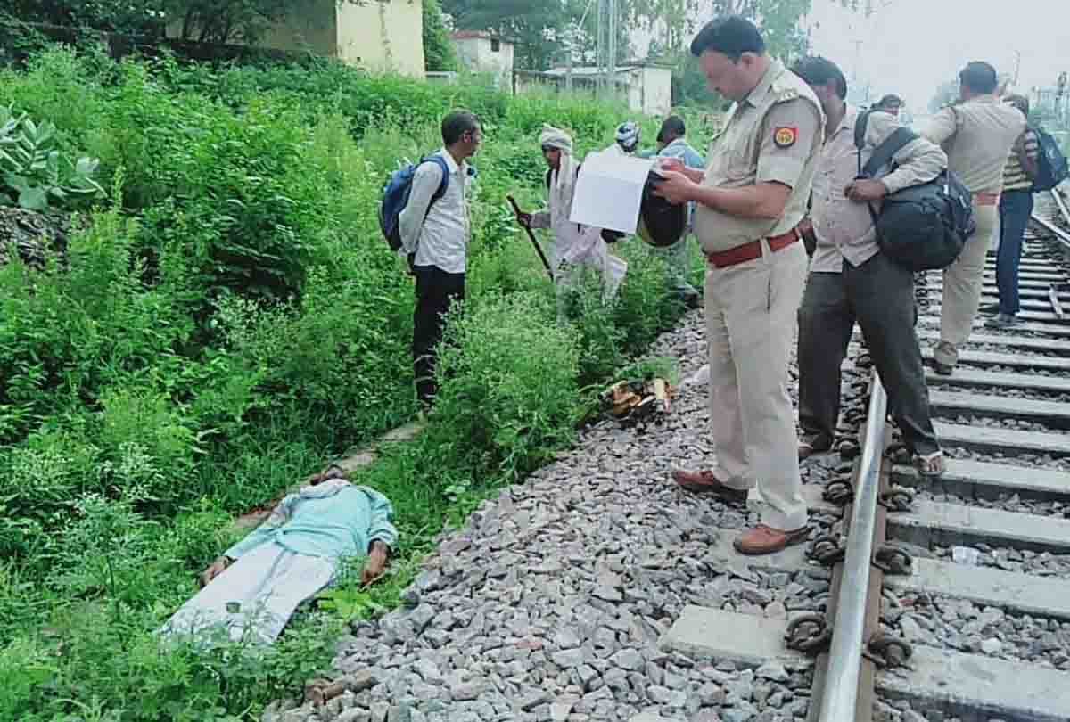 devotee returning after seeing the fair fell from the train and died