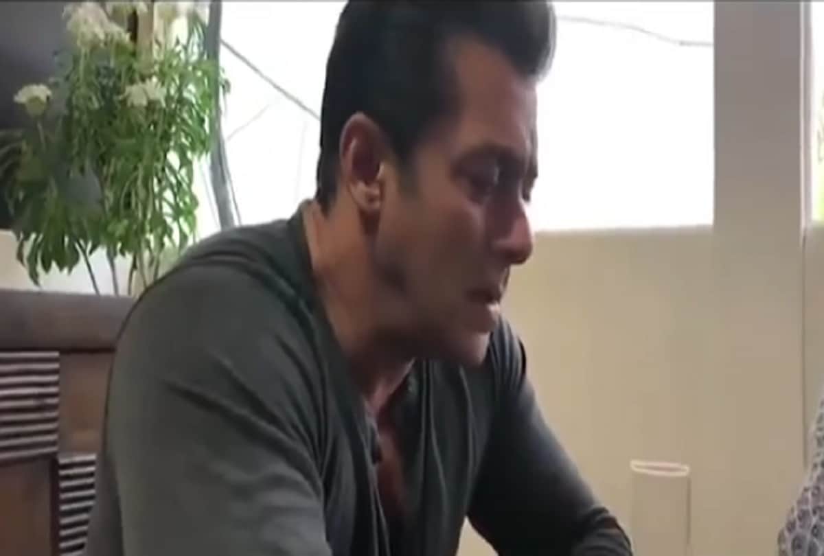 Salman Khan whiped himself on Dabangg 3 Set with Potraj community shared video on Instagram