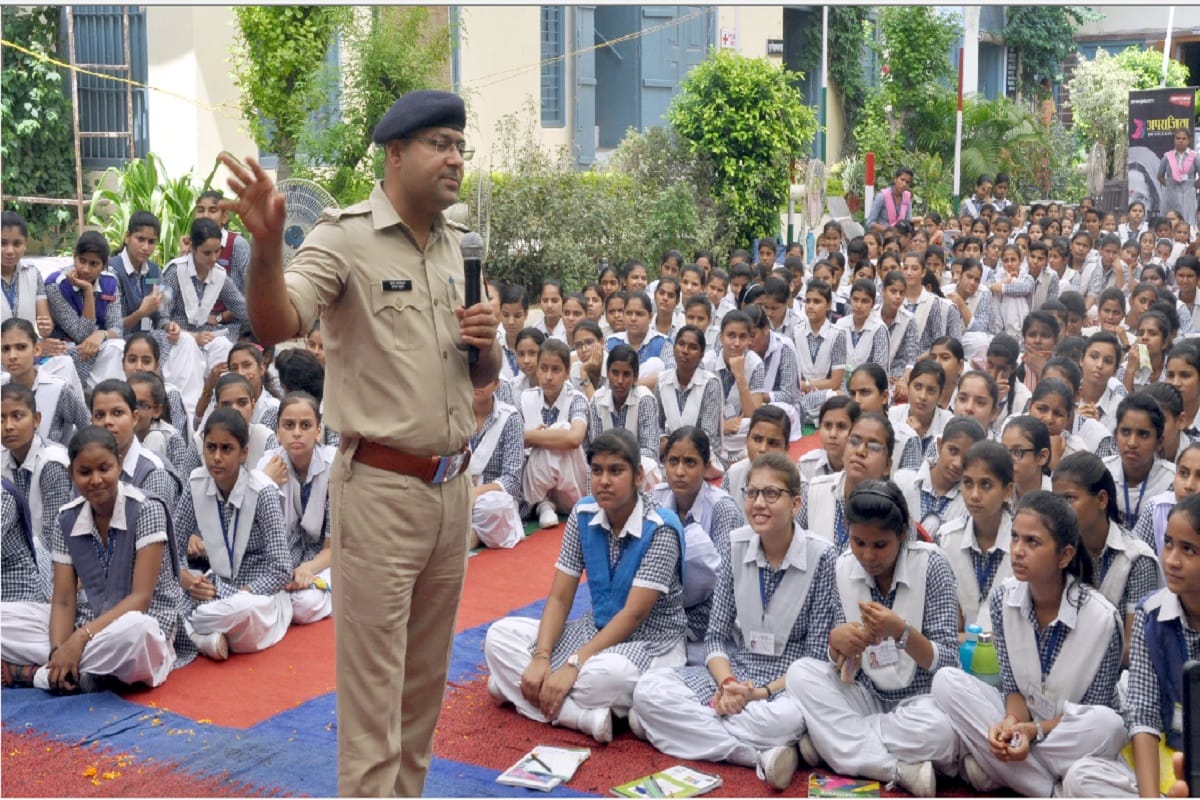 Police ki Pathshala: SP Ajay Kumar gave safety tips to the girl students in Shamli