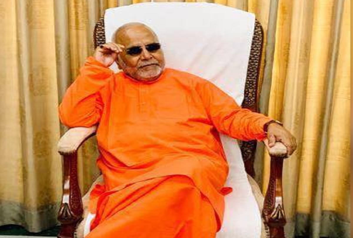 Swami Chinmayananda told why Priyanka Gandhi stepped back