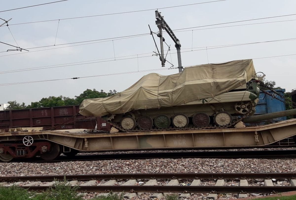 Ohe Line Damage at Army special Train Cannt Railway Station