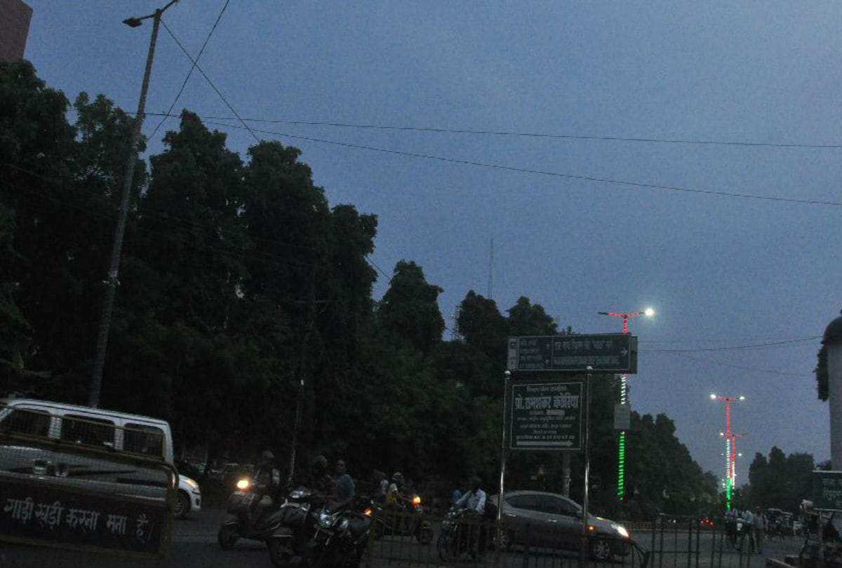 smart city agra tricolor led lights goes deteriorate on mg road agra