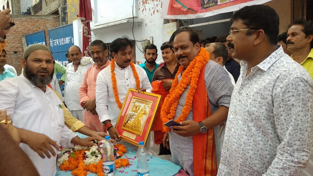 people welcome cabinet minister anil rajbhar reached chandauli