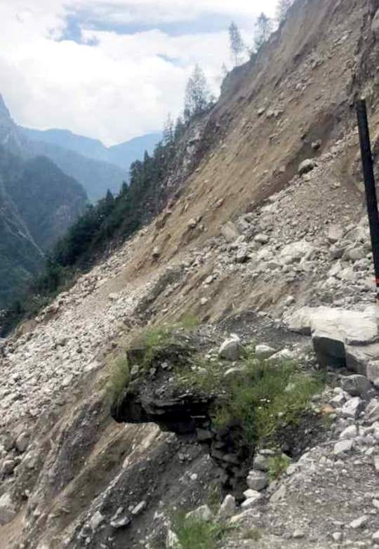 Badrinath highway remained closed in Lambagar for the third day