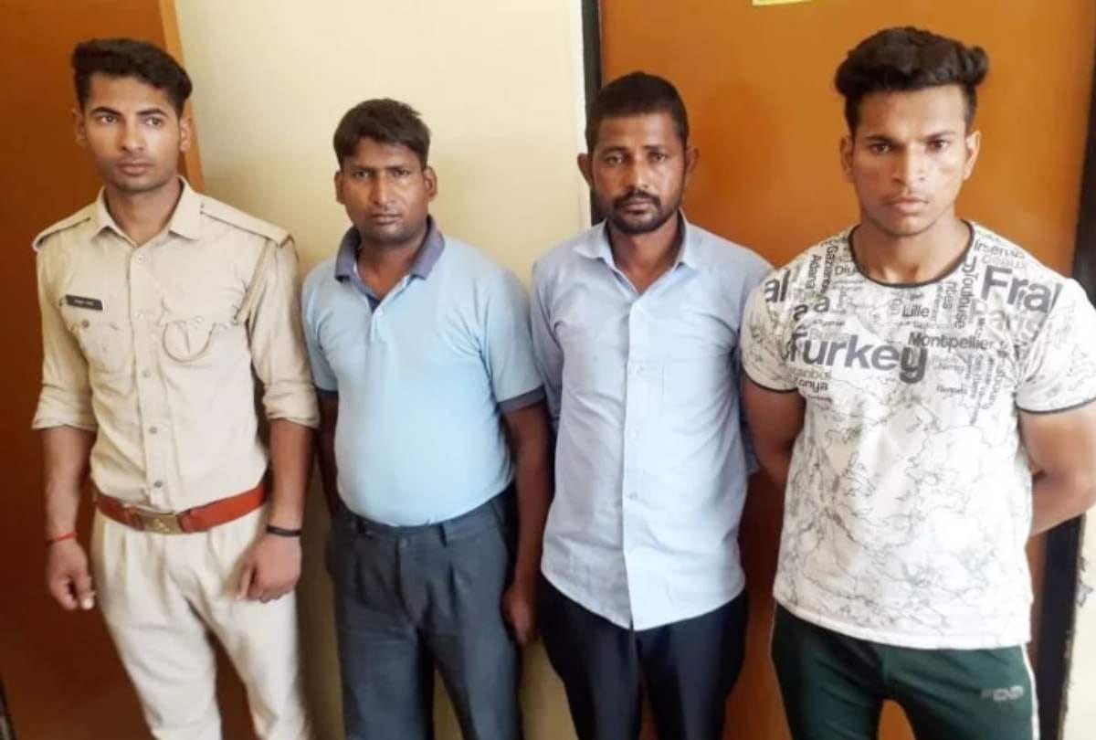 father beaten by mob in front of children in noida