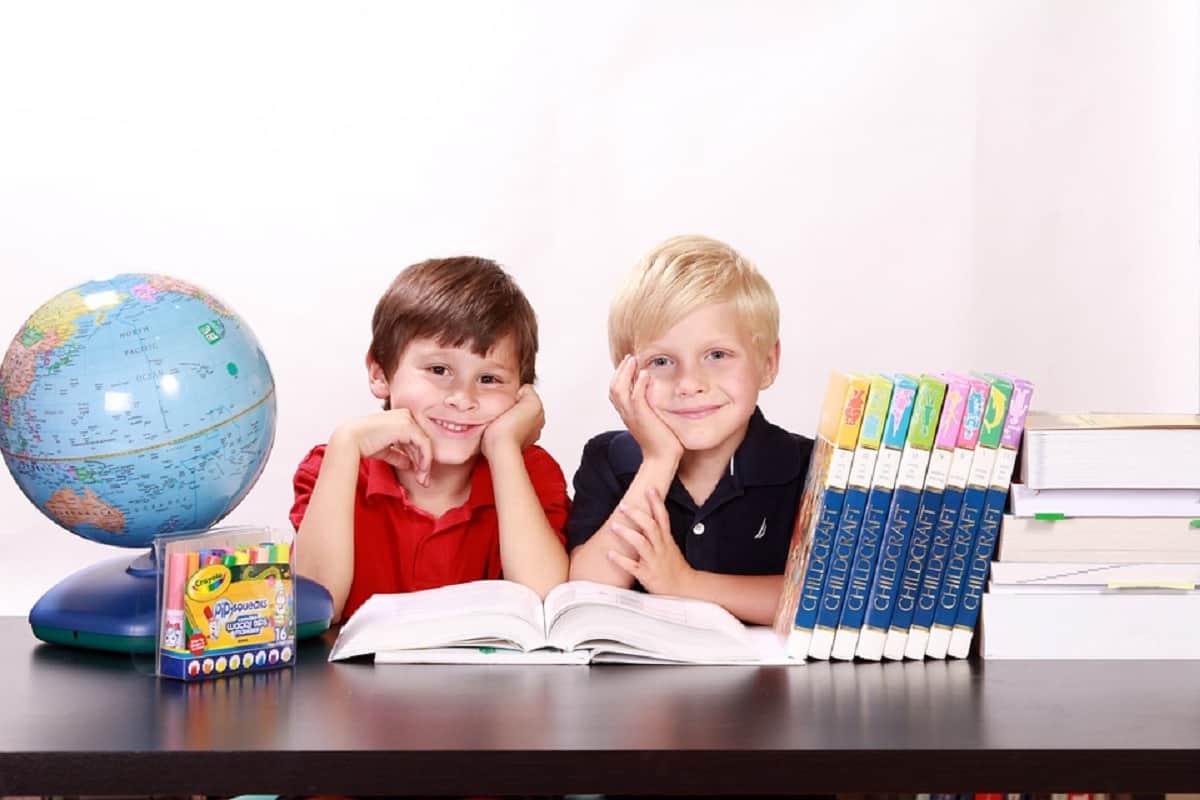 lockdown online study can harm children eye so every parents do these care