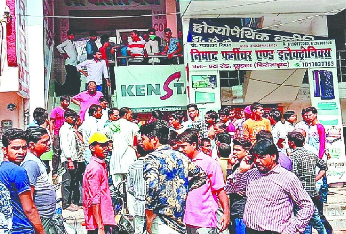 youth fighting over facebook comment in tundla