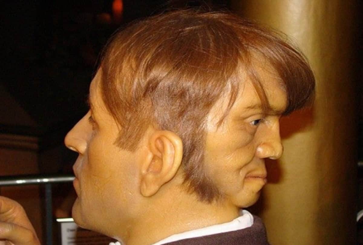 Mysterious person in the world Edward Mordake who had an extra face on the back of his head