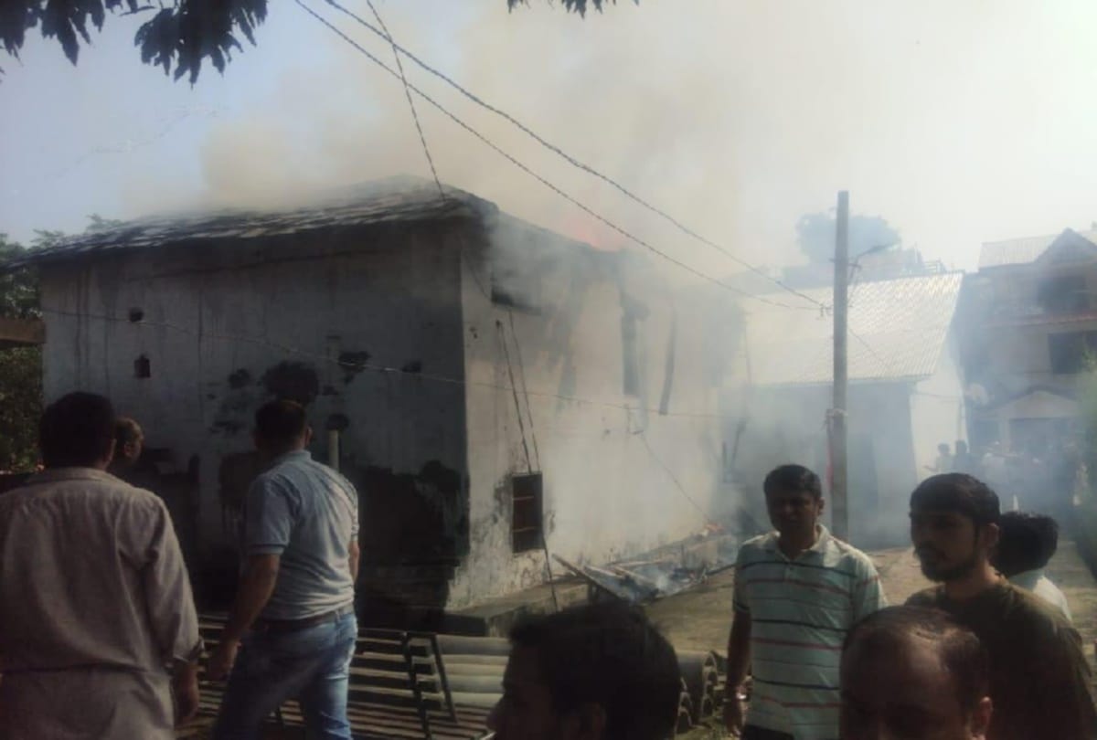 house burnt to ashes due to fire by short circuit in hamirpur himachal