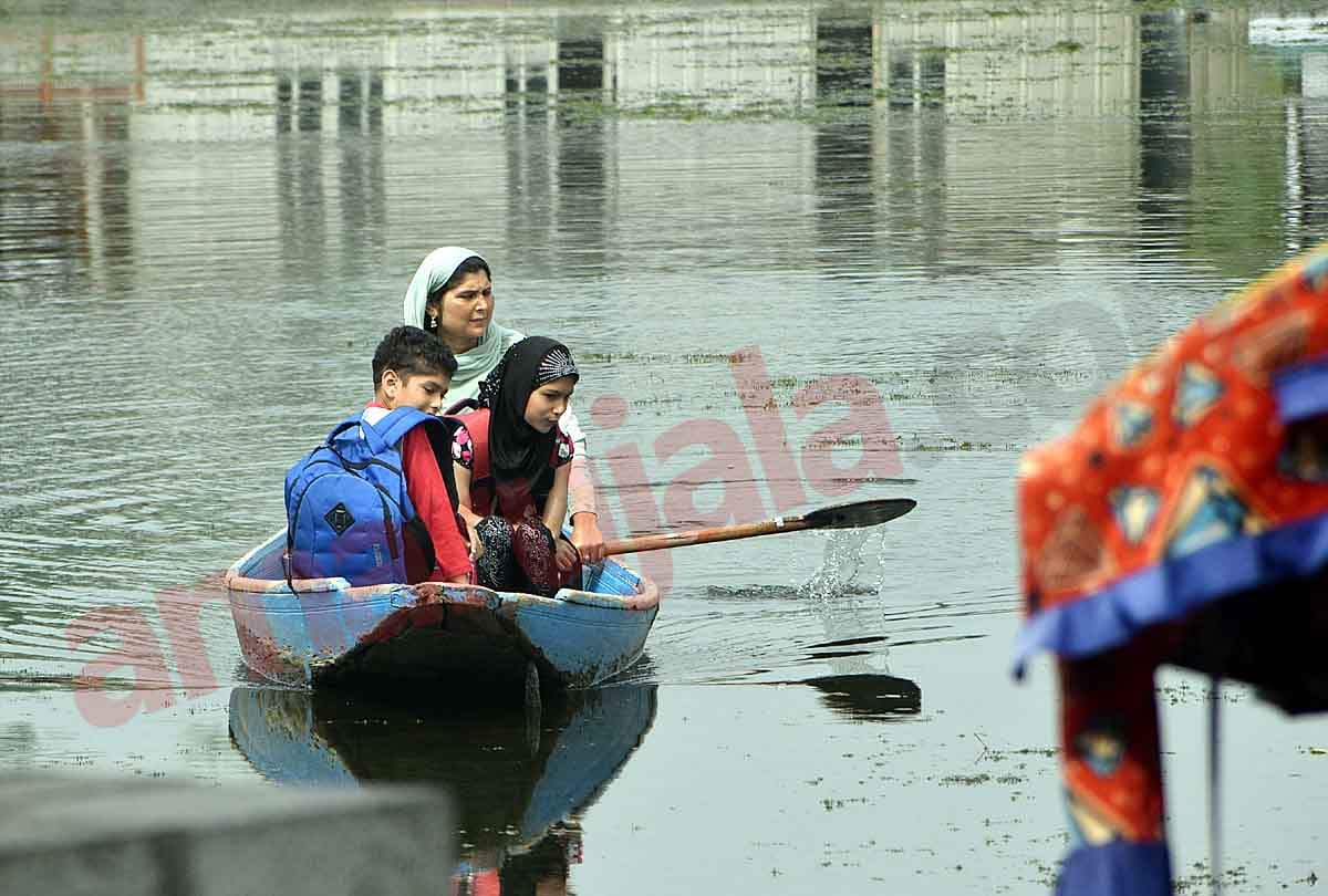 mehbooba mufti asked government to give details of detained people in kashmir, photos of kashmir