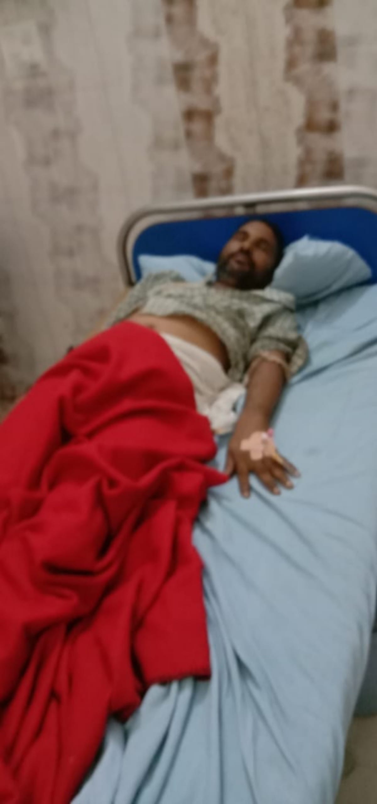 Police brutally beat up a kabad businessman on charge of buying stolen goods in varanasi