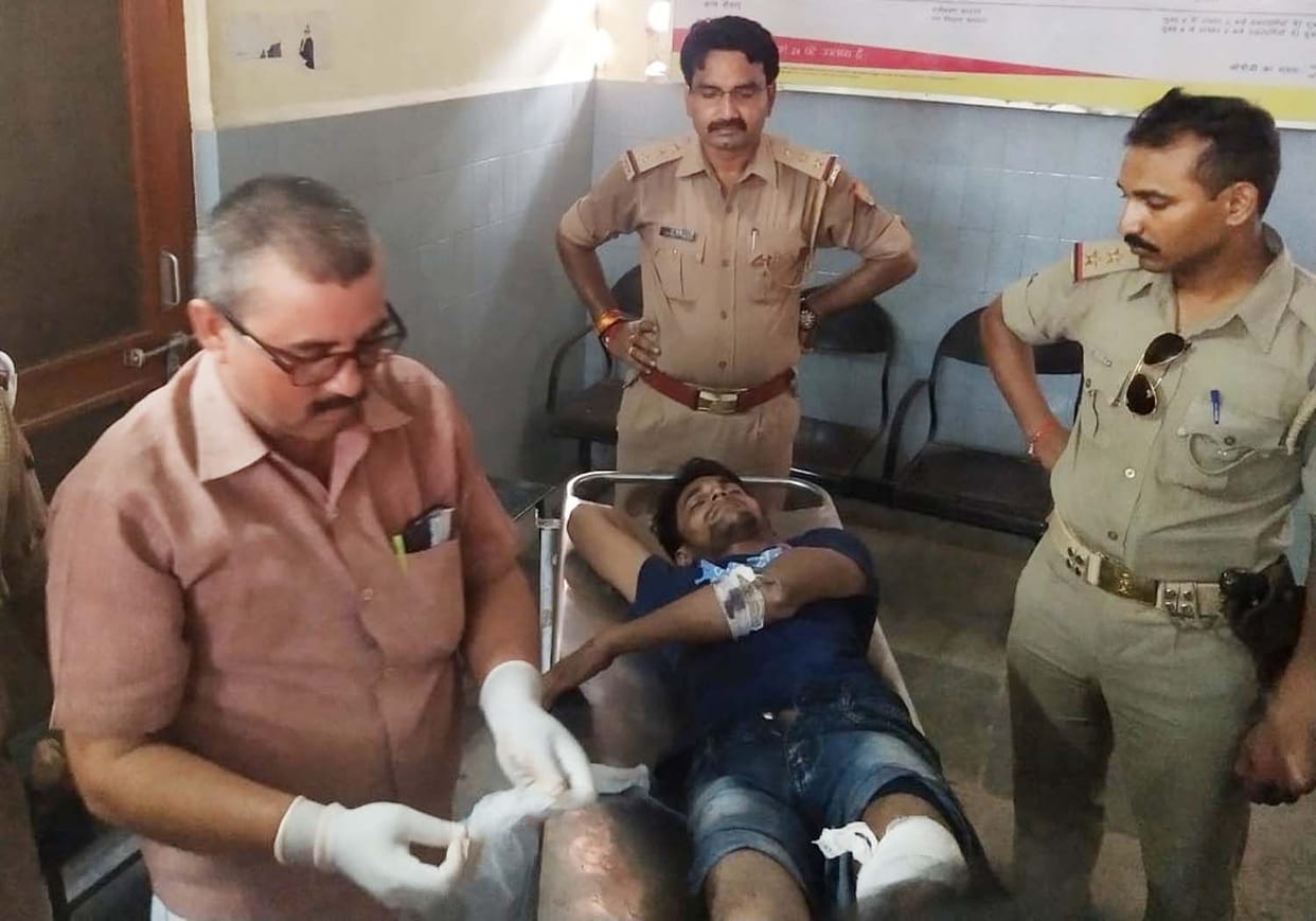 Reward from Prayagraj arrested in a bogus encounter, shot in the leg