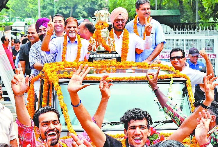 Maka Trophy celebration in Punjab University
