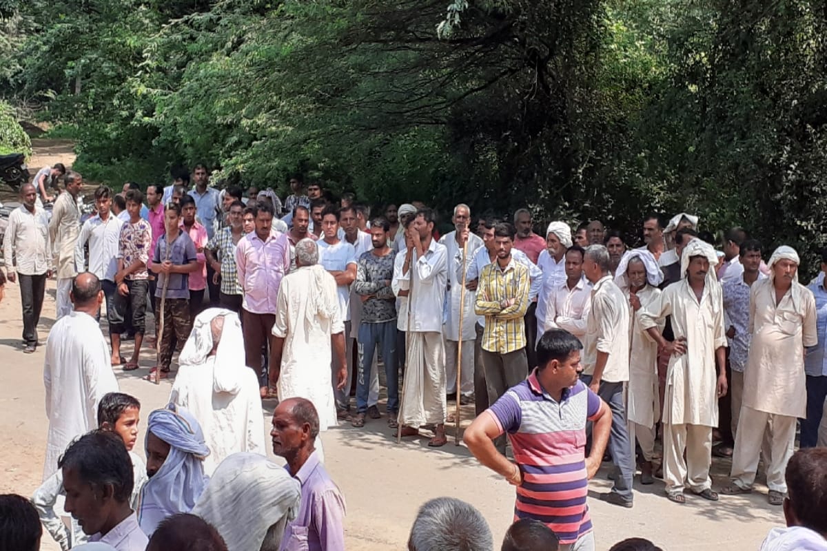 Man found dead in hastinapur Meerut, Deadbody found haning on a tree