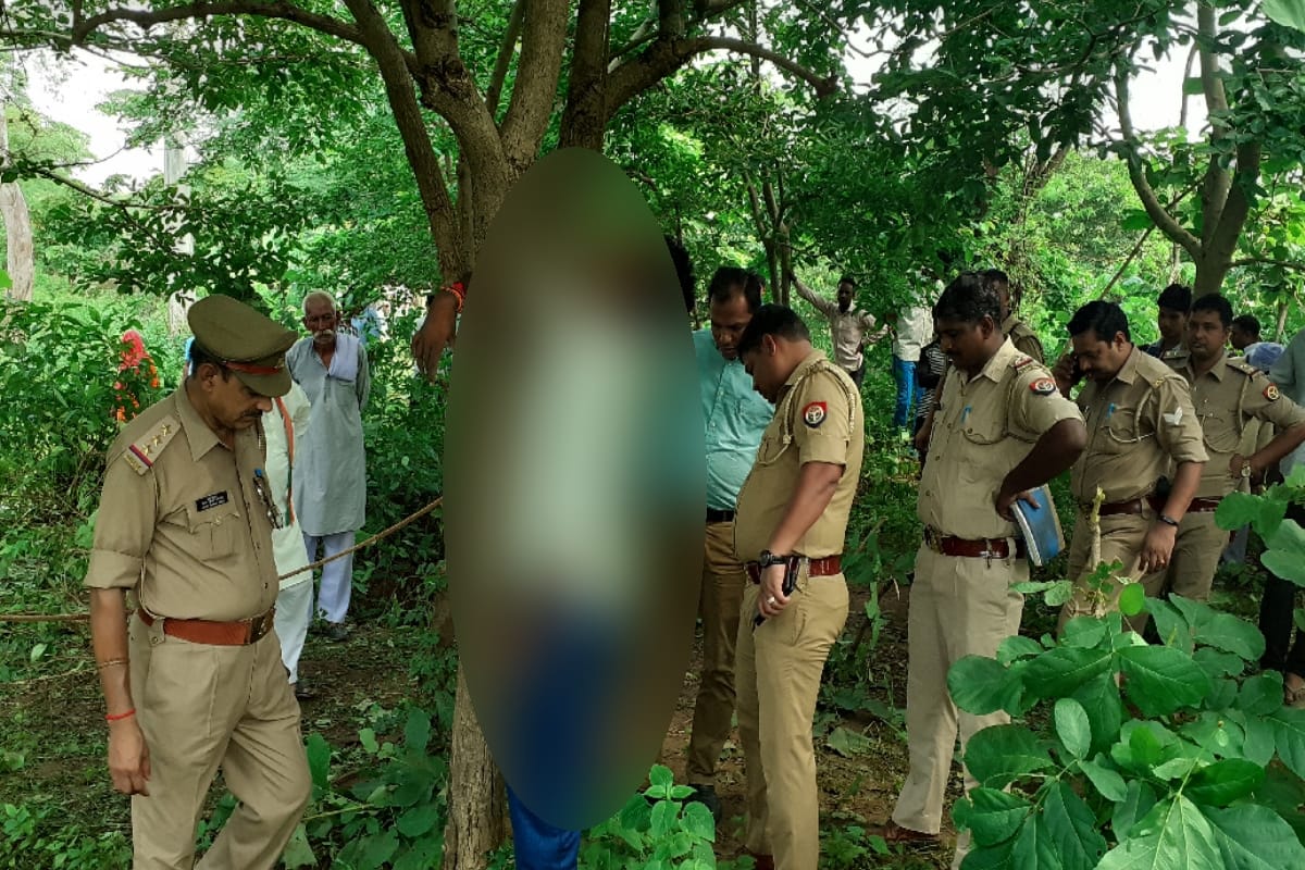 man murder in mahrajganj, dead body found in ground
