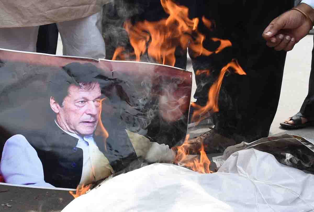 pakistan prime minister imran khan Symbolic dead body burnt by sikh leaders