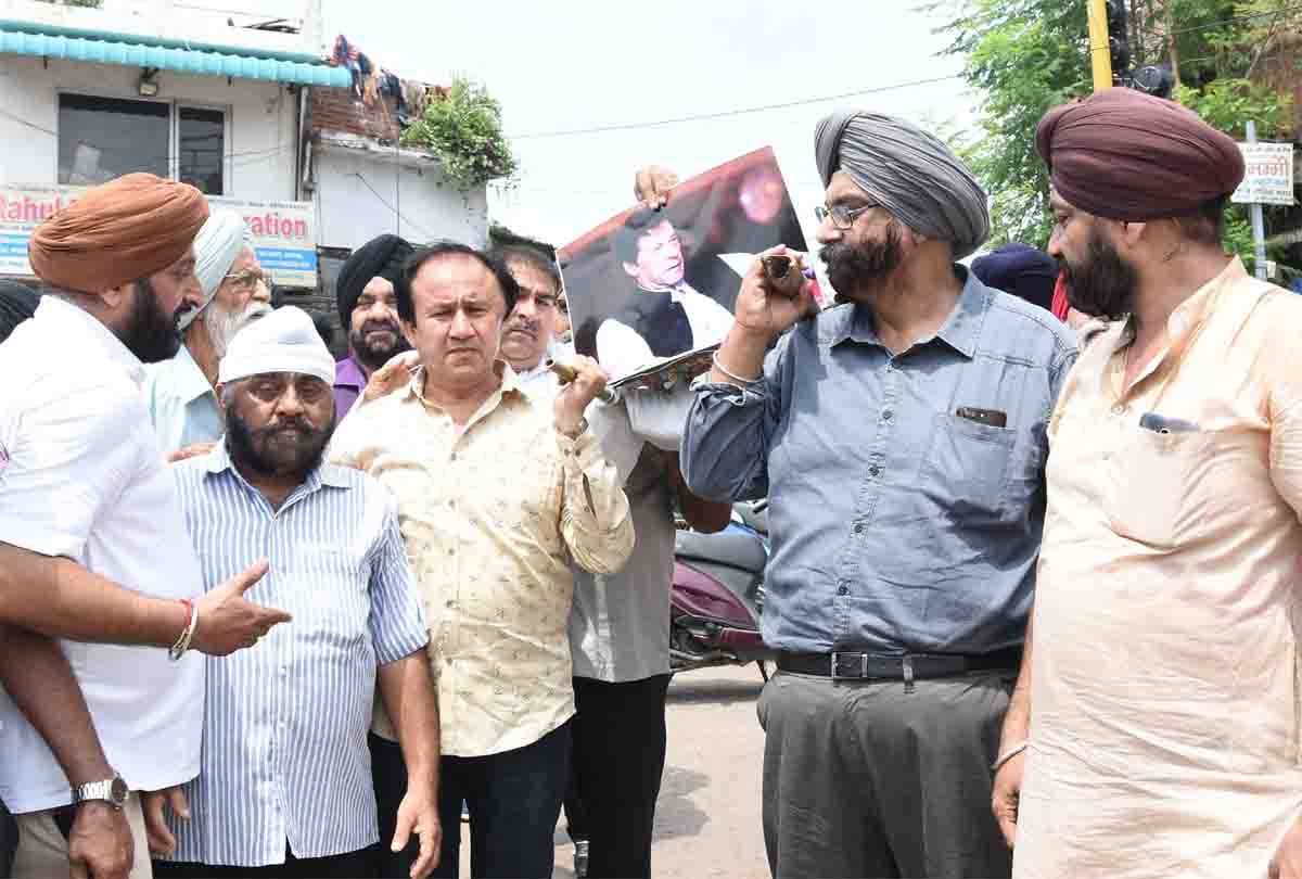 pakistan prime minister imran khan Symbolic dead body burnt by sikh leaders