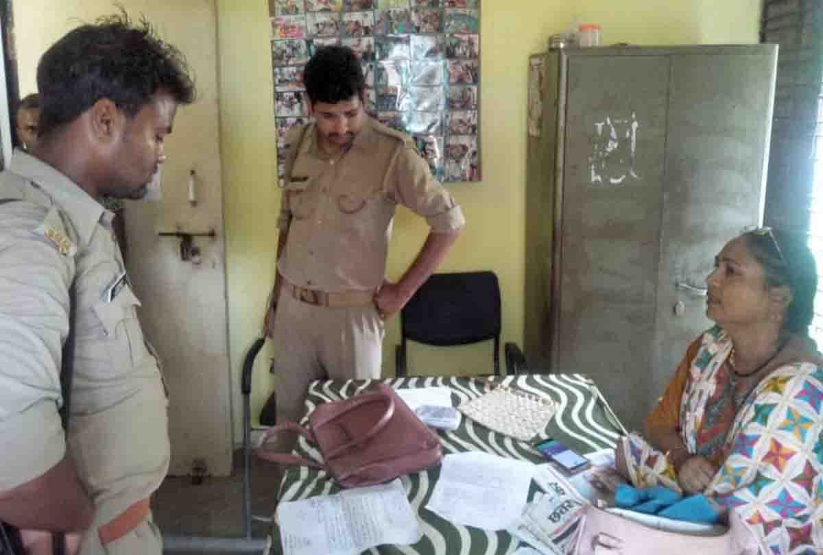 Anganwadi worker cutting the nerve in the meeting