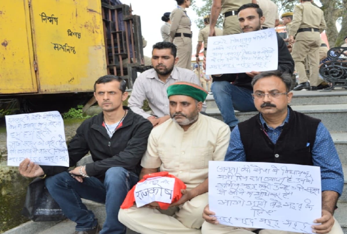 Social workers protest outside the himachal assembly in shimla